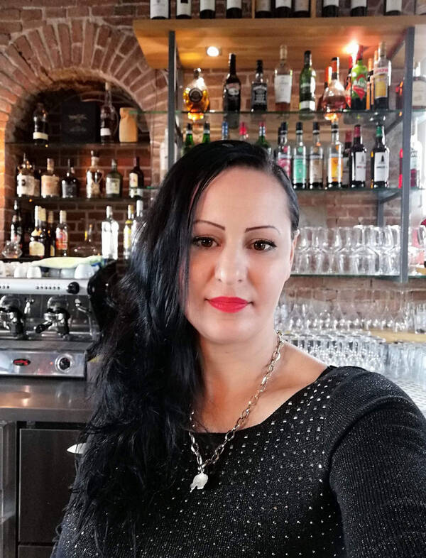Damona Cuc   Service + Bar